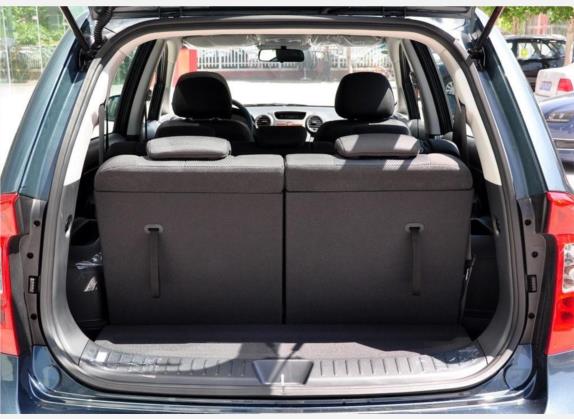 佳乐 2011款 2.0L 7座自动标准版 车厢座椅   后备厢