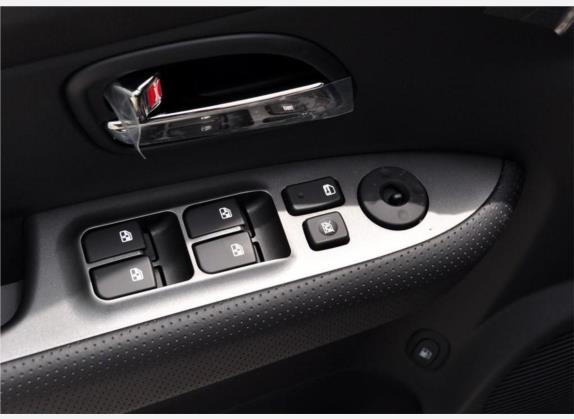 佳乐 2011款 2.0L 7座自动标准版 车厢座椅   门窗控制