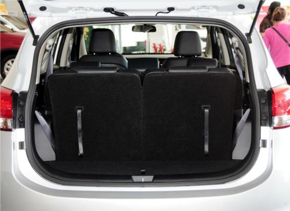 佳乐 2013款 2.0L 7座自动舒适版 国V 车厢座椅   后备厢