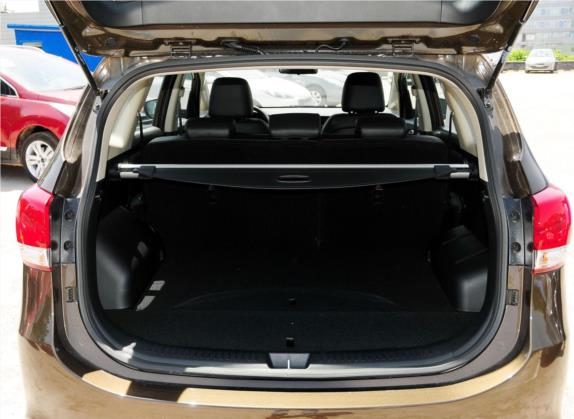 佳乐 2013款 2.0L 5座自动舒适版 国V 车厢座椅   后备厢
