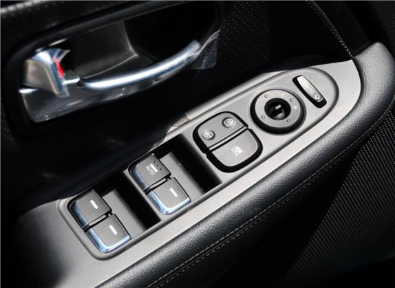 佳乐 2013款 2.0L 5座自动舒适版 国V 车厢座椅   门窗控制