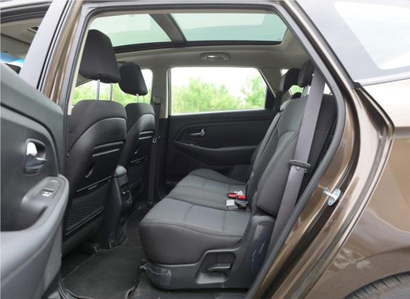 佳乐 2013款 2.0L 5座自动标准版 国V 车厢座椅   后排空间