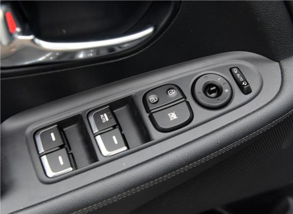佳乐 2013款 2.0L 5座自动标准版 国V 车厢座椅   门窗控制