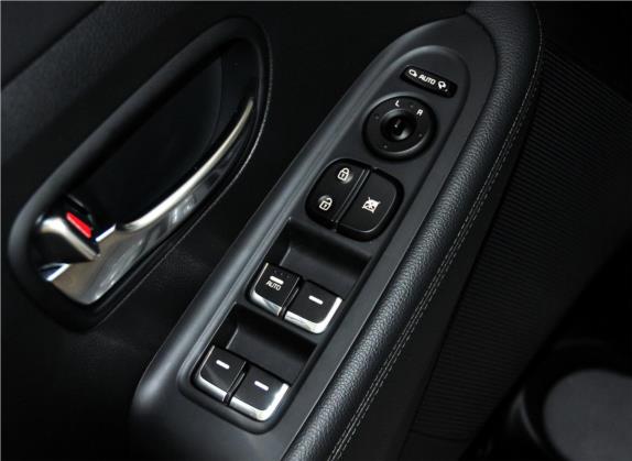 佳乐 2013款 2.0L 7座自动标准版 国V 车厢座椅   门窗控制