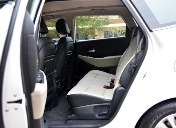 佳乐 2013款 2.0L 7座自动豪华版 国V 车厢座椅   后排空间