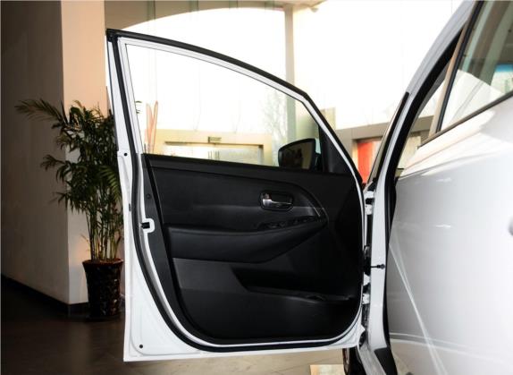 佳乐 2013款 2.0L 5座自动标准版 国IV 车厢座椅   前门板