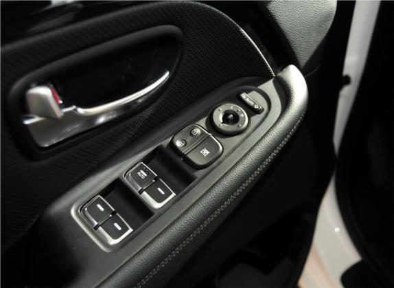 佳乐 2013款 2.0L 7座自动舒适版 国IV 车厢座椅   门窗控制