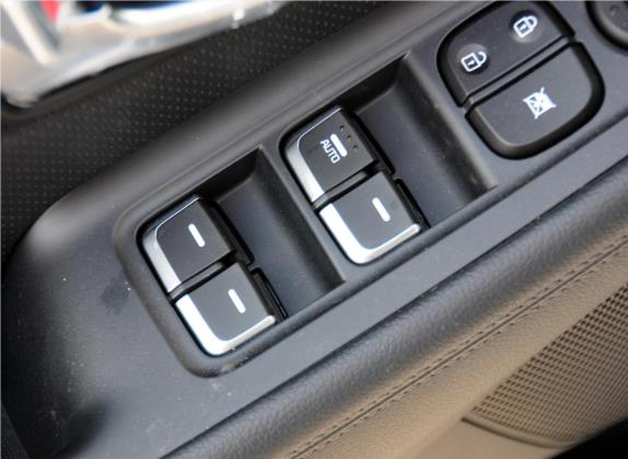 佳乐 2013款 2.0L 7座自动豪华版 国IV 车厢座椅   门窗控制