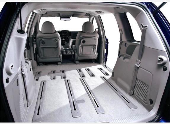 起亚VQ 2006款 2.7 豪华版 车厢座椅   后备厢