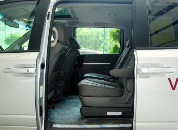 起亚VQ 2011款 2.7 豪华版 车厢座椅   后排空间