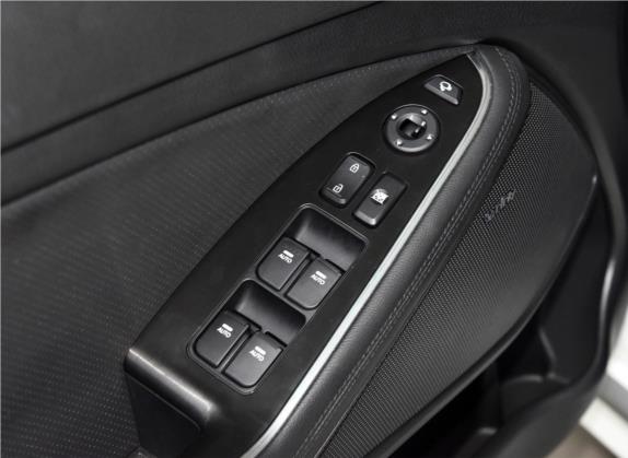 起亚K5(进口) 2014款 2.0L Hybrid 豪华版 车厢座椅   门窗控制