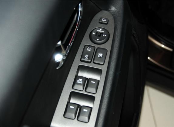 智跑 2012款 2.0L 自动两驱版GLS 车厢座椅   门窗控制