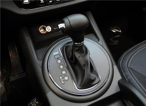 智跑 2012款 2.0L 自动两驱版NAVI 中控类   挡把
