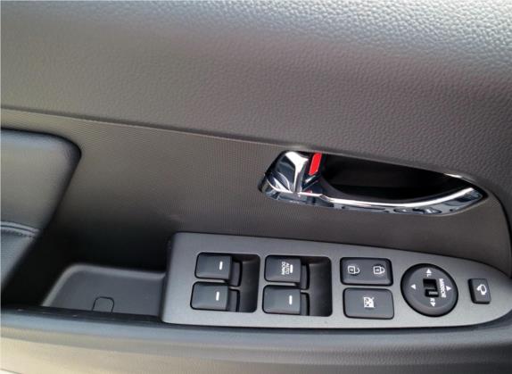 智跑 2014款 2.0L 手动两驱版GLS 车厢座椅   门窗控制