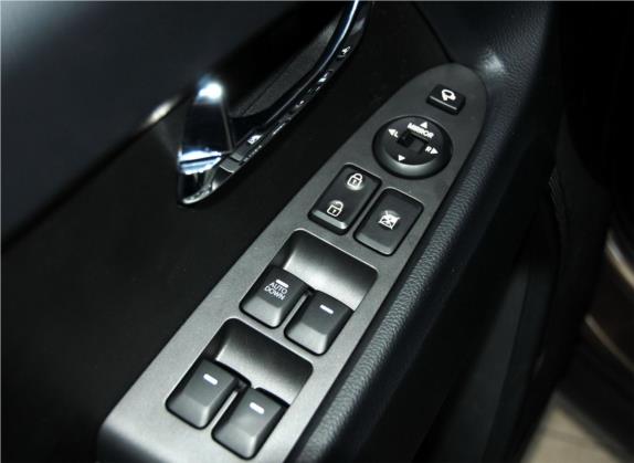 智跑 2014款 2.0L 自动两驱版Premium Special 车厢座椅   门窗控制