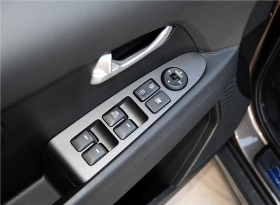 智跑 2015款 2.0L 自动两驱版GL 车厢座椅   门窗控制