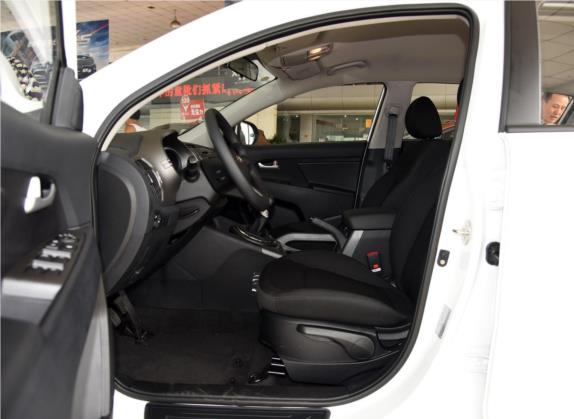 智跑 2016款 2.0L 手动两驱版GL 车厢座椅   前排空间