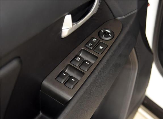 智跑 2016款 2.0L 手动两驱版GL 车厢座椅   门窗控制
