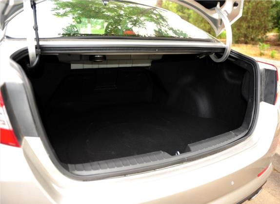 起亚K5 2011款 2.4L 自动Premium 车厢座椅   后备厢