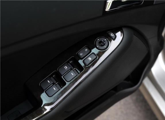 起亚K5 2011款 2.4L 自动Premium 车厢座椅   门窗控制