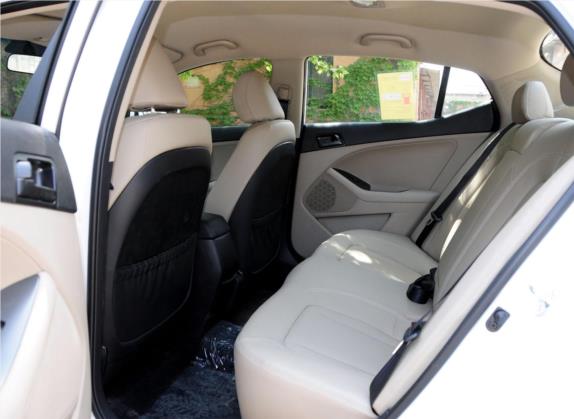 起亚K5 2011款 2.0L 手动GL 车厢座椅   后排空间