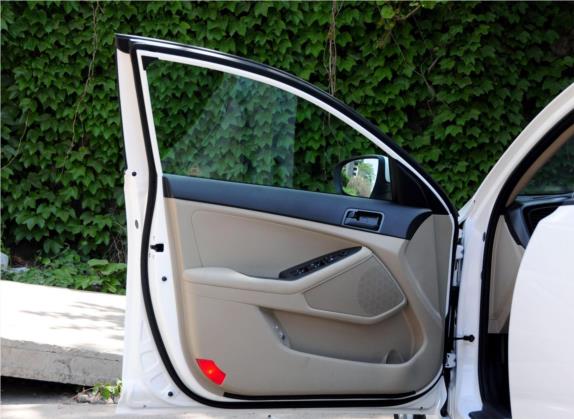 起亚K5 2011款 2.0L 手动GL 车厢座椅   前门板