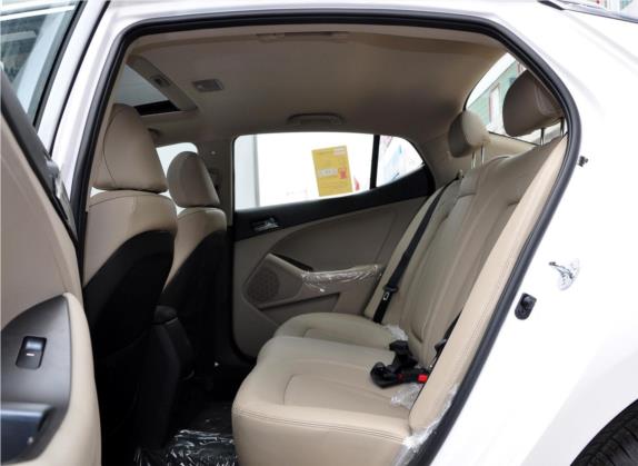 起亚K5 2011款 2.0L 自动GL 车厢座椅   后排空间