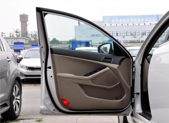 起亚K5 2011款 2.0L 自动GL 车厢座椅   前门板