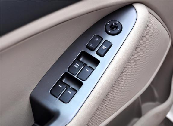 起亚K5 2011款 2.0L 自动GL 车厢座椅   门窗控制