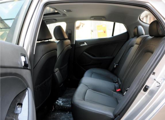 起亚K5 2011款 2.0L 自动GLS 车厢座椅   后排空间