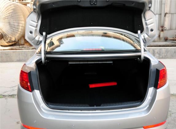 起亚K5 2011款 2.0L 自动GLS 车厢座椅   后备厢