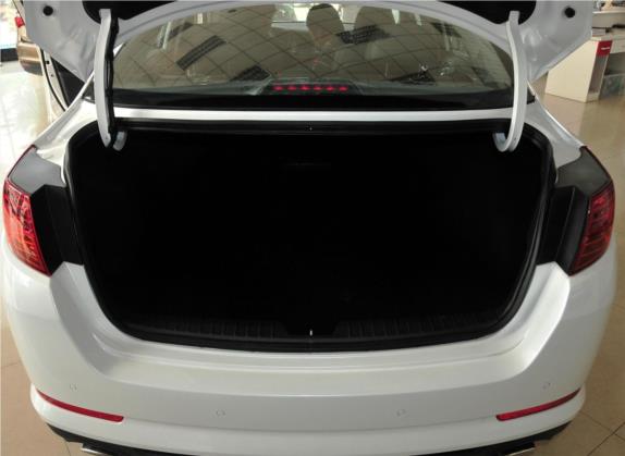 起亚K5 2012款 2.0L 自动DLX 车厢座椅   后备厢