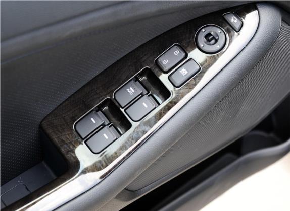 起亚K5 2012款 2.0L 自动Premium 车厢座椅   门窗控制