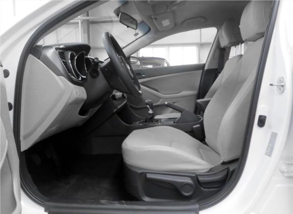 起亚K5 2014款 2.0L 手动GL 车厢座椅   前排空间