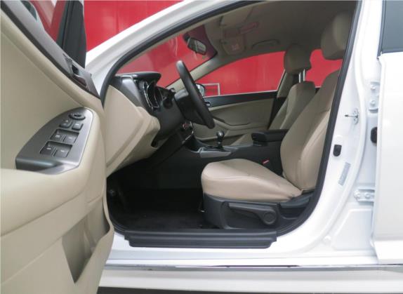 起亚K5 2014款 2.0L 自动GL 车厢座椅   前排空间