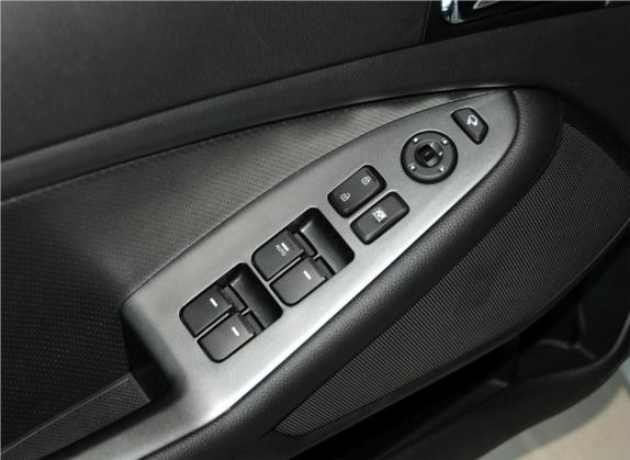 起亚K5 2014款 2.0L 自动GLS 车厢座椅   门窗控制