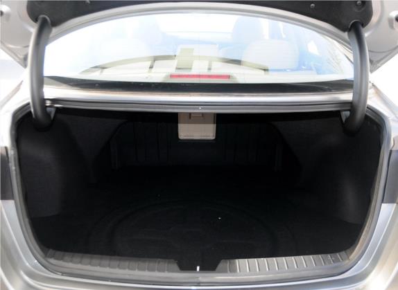起亚K5 2014款 2.0L 自动LUXURY 车厢座椅   后备厢