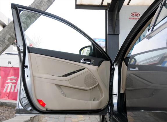 起亚K5 2014款 2.0L 自动LUXURY 车厢座椅   前门板