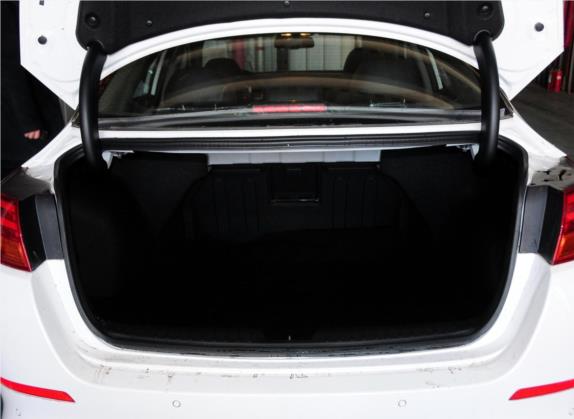 起亚K5 2014款 2.0L 自动PREMIUM 2 车厢座椅   后备厢