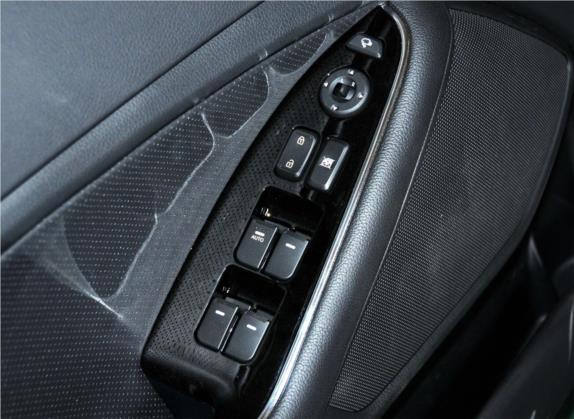 起亚K5 2014款 2.0L 自动PREMIUM 2 车厢座椅   门窗控制