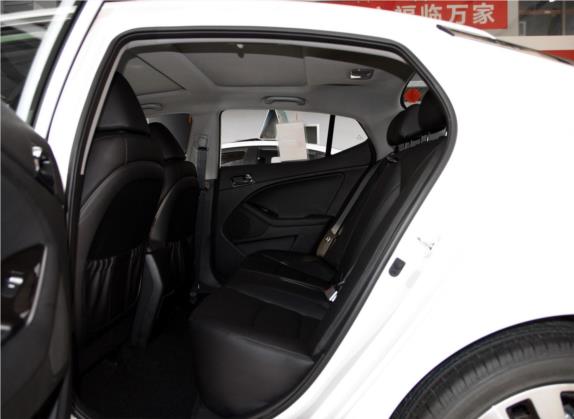 起亚K5 2015款 2.0L 自动LUX 车厢座椅   后排空间