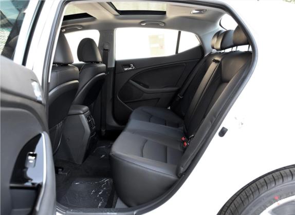 起亚K5 2015款 2.0L 自动Special 车厢座椅   后排空间