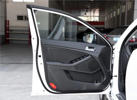 起亚K5 2015款 2.0L 自动Special 车厢座椅   前门板