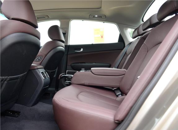 起亚K5 2016款 1.6T 自动PRM 车厢座椅   后排空间