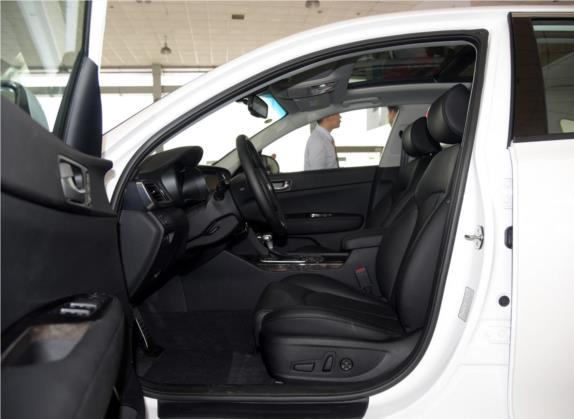 起亚K5 2016款 2.0L 自动PRM 车厢座椅   前排空间