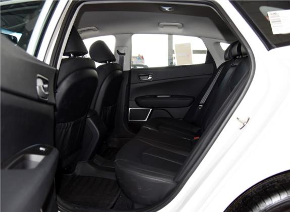 起亚K5 2016款 2.0L 自动GL 车厢座椅   后排空间
