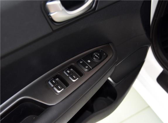 起亚K5 2016款 2.0L 自动GL 车厢座椅   门窗控制