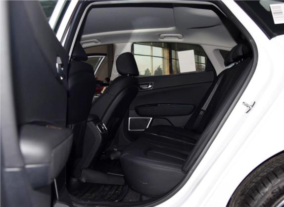 起亚K5 2016款 2.0L 自动LUX 车厢座椅   后排空间