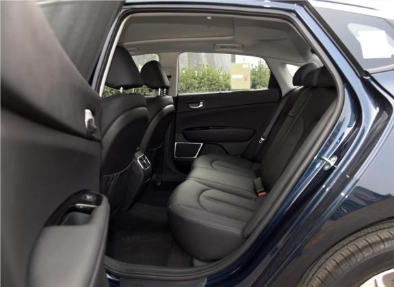 起亚K5 2016款 2.0L hybrid PRM 车厢座椅   后排空间