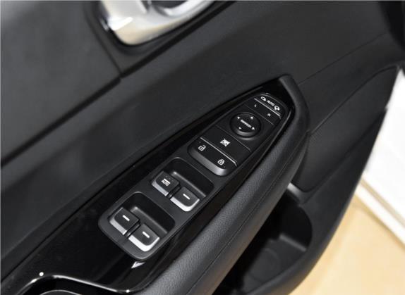 起亚K5 2016款 2.0L hybrid LUX 车厢座椅   门窗控制